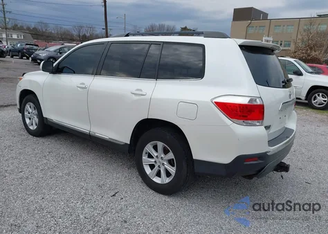 2012 Toyota Highlander Base V6 z USA, uszkodzony, nr VIN 5TDBK3EHXCS137337